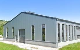Hallenflächen zu vermieten (Lager, Produktion, Büro)