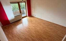 Zweistöckige 4-Zimmer-Wohnung mit Balkon, Terrasse & Garage (Langert)
