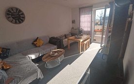 Helle Dreizimmerwohnung mit Balkonaussicht auf Bergpanorama