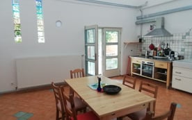 Vermiete modernes 100m2 Loft mit Galerie und Garten 