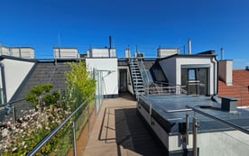 Helle Dachgeschoss Maisonette mit Terrasse & Balkon - Provisionsfrei