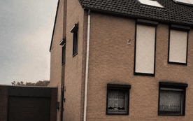 Modernisierte Doppelhaushälfte mit Garage & 2 Stellplätzen