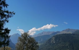 Kernsanierte 2-Zi-DG-Wohnung mit traumhaftem Ausblick
