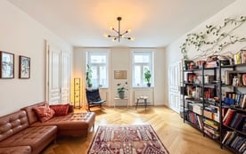 Traumhaftes Wohnen im Botschaftsviertel: Elegante Altwiener Stilwohnung mit großem Balkon