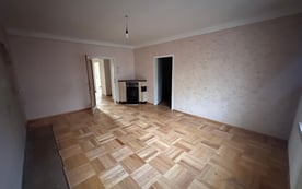 2-Zimmer-Wohnung mit Kachelofen - unsaniert, provisionsfrei vom Eigentümer